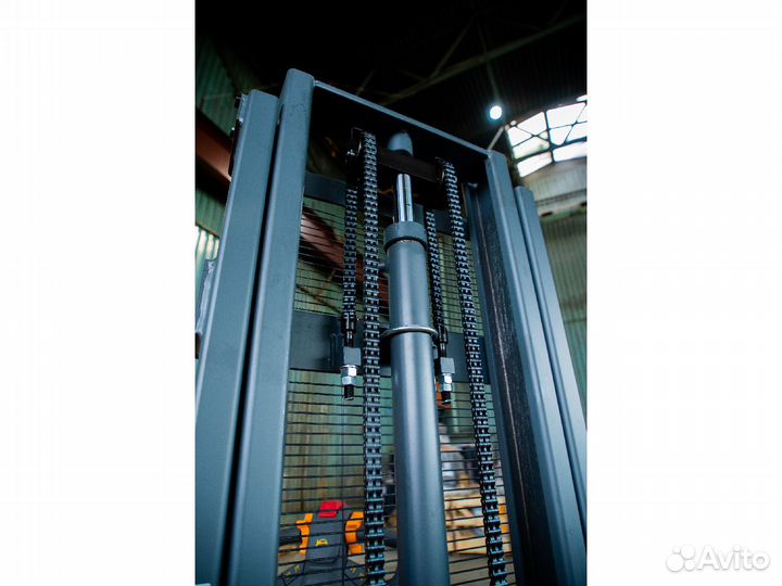 Штабелер самоходный