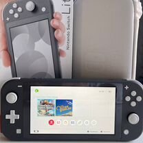 Nintendo Switch Lite + чехол и карта памяти