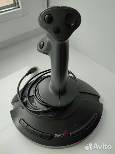 Игровой джостик Genius