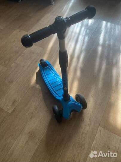 Самокат трехколесный