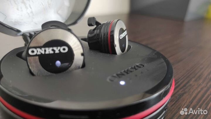 Беспроводные наушники Onkyo W800BT