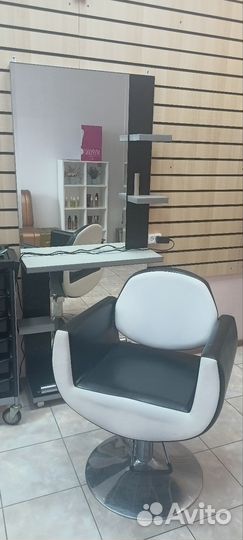 Парикмахерское зеркало с креслом