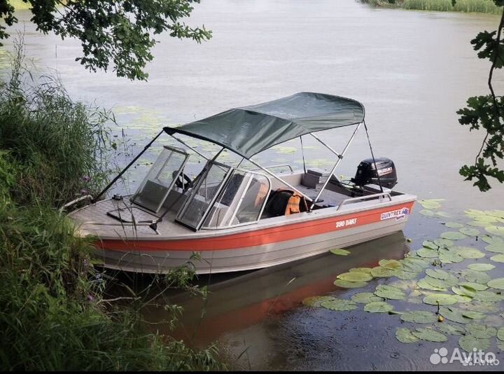 Лодка с мотором