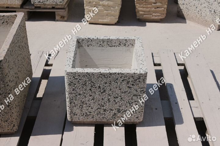 Вазон уличный бетонный