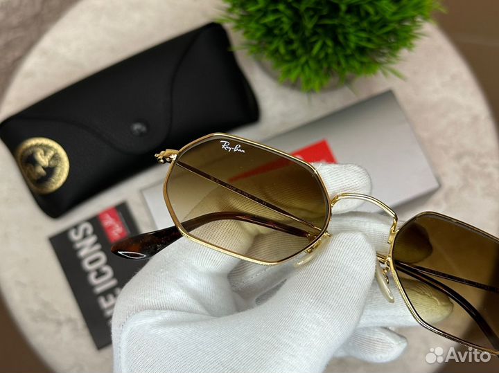 Солнцезащитные очки Ray-Ban