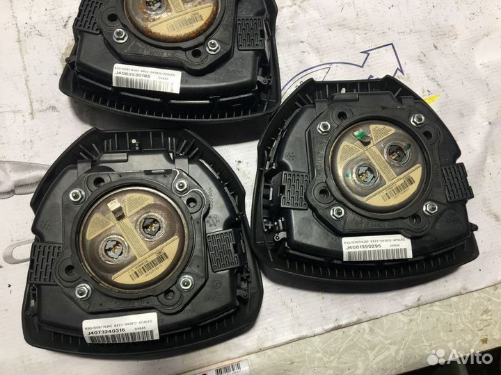 Подушка безопасности в рулевое колесо Jaguar XF (X