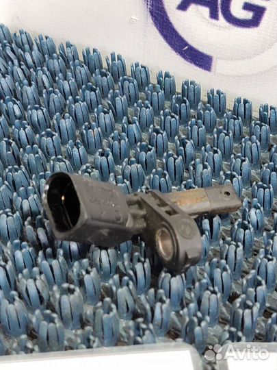 Датчик ABS Volkswagen Passat