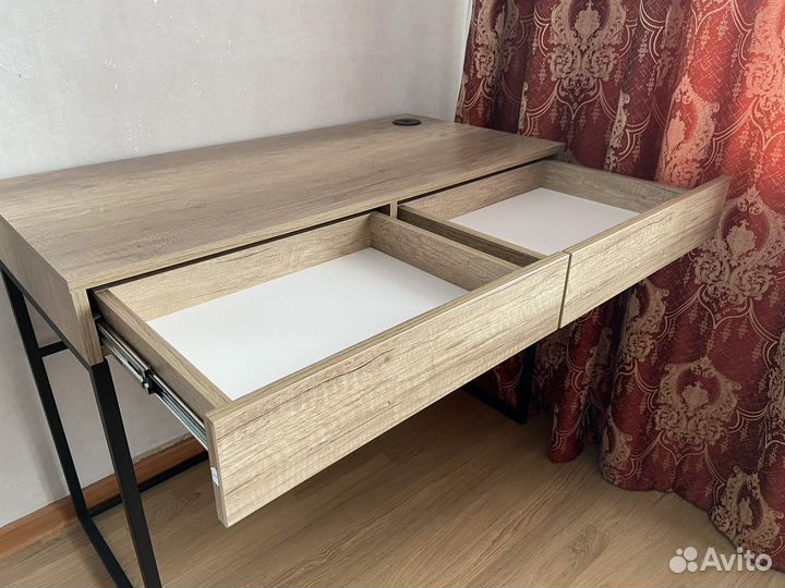 Письменный стол