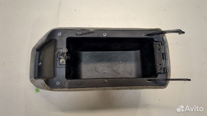 Подлокотник Mitsubishi Montero Sport / Pajero Spor