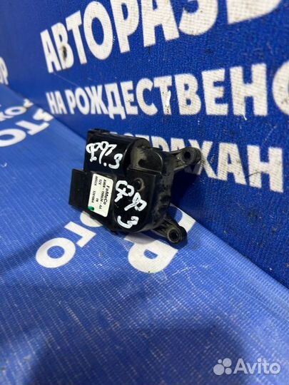 Моторчик заслонок отопителя Ford Focus 3 седан