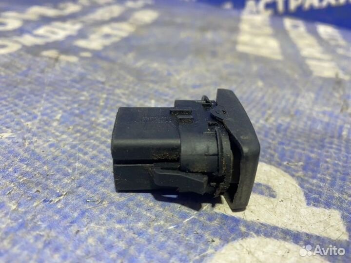 Кнопка стеклоподъемника Ford Focus 2 седан 2006