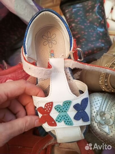 Отдам бесплатно обувь для девочки от 24 до 28 р-р