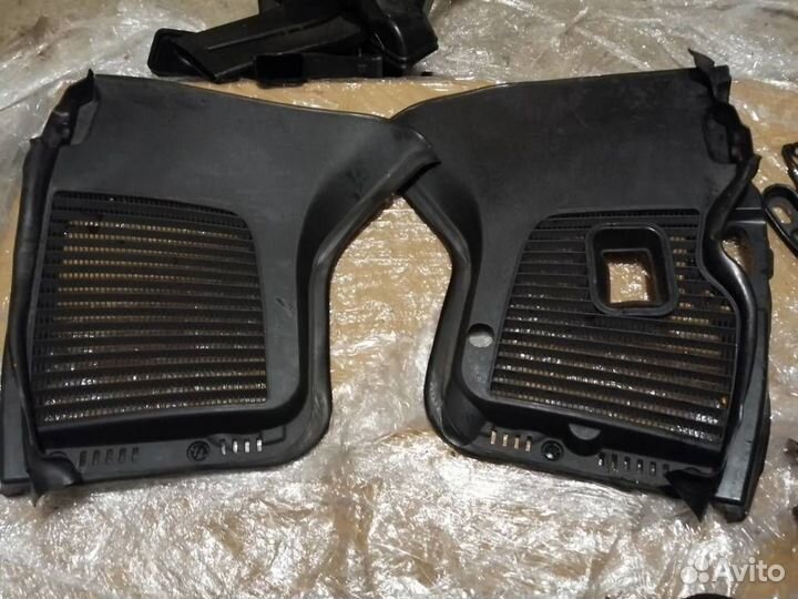 Накладка моторного отсека правая Mercedes-Benz GL