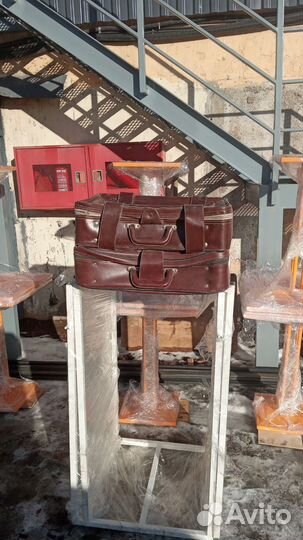 Винтажные советские чемоданы, портфели и саквояжи