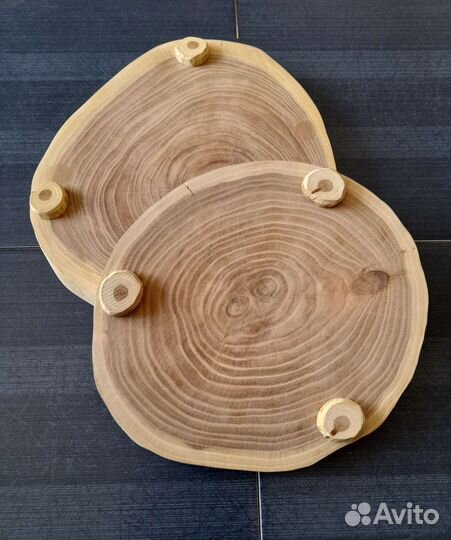Сервировочная доска из спила дерева