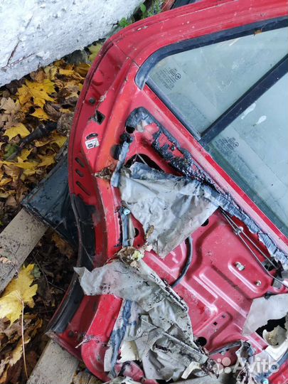 Задняя левая дверь Hyundai elantra 1990-1995