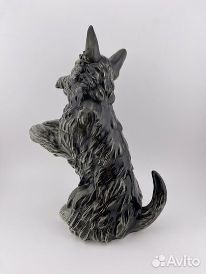 Антикварная фарфоровая статуэтка 