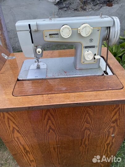 Швейная машина Подольск 142