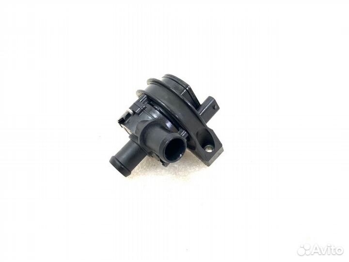 Насос водяной (помпа) Volkswagen Passat B8 czda