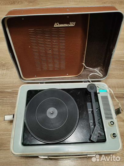 Виниловый проигрыватель