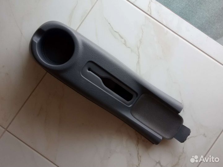 Консоль, панель ручного тормоза Hyundai Accent