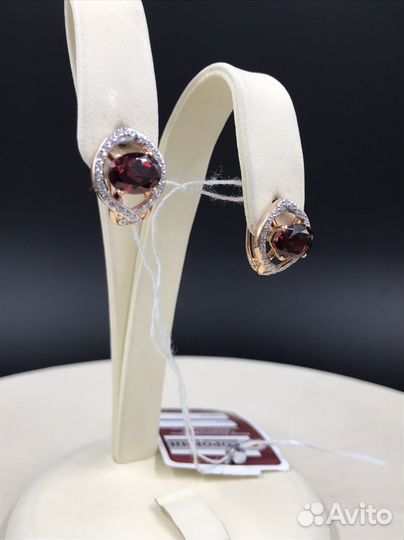 Золотые серьги с гранатом новые 585 РФ