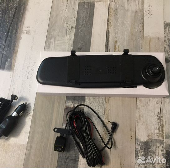 Видеорегистратор с камерой заднего вида