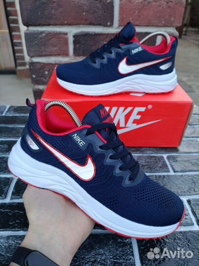 Кроссовки спортивные Nike подростковые