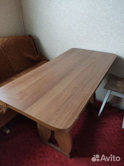 Стол обеденный