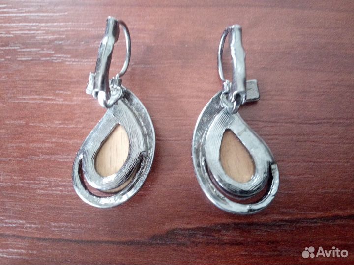 Бижутерия женская (серьги, подвески)