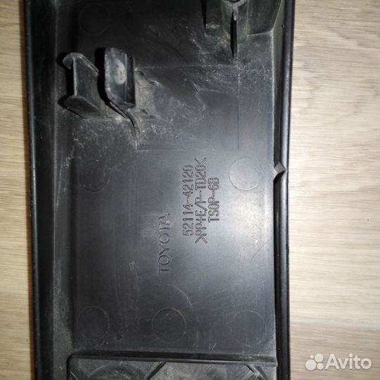 Площадка номерного знака Toyota RAV 4 40