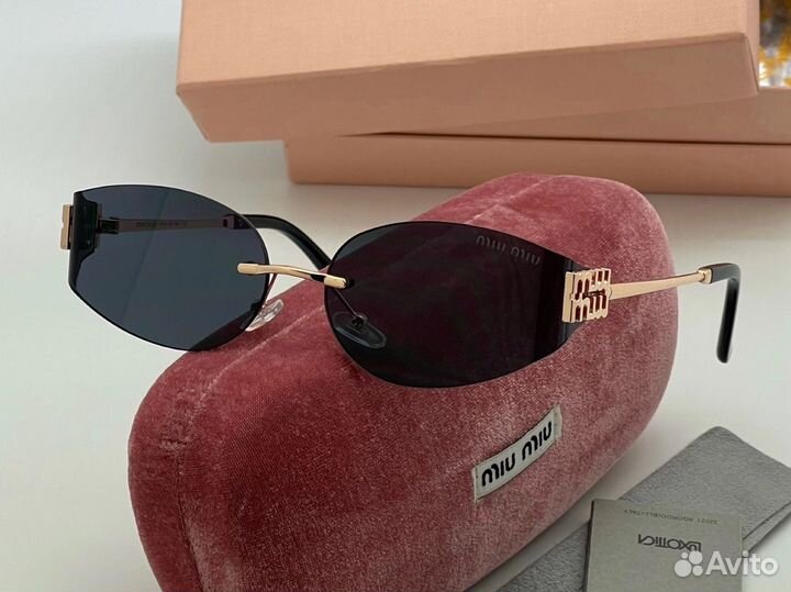 Солнцезащитные очки miu miu