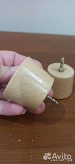 Настенный деревянный крючок