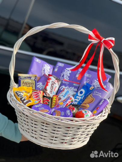 Корзина со сладостьями,подарок на др