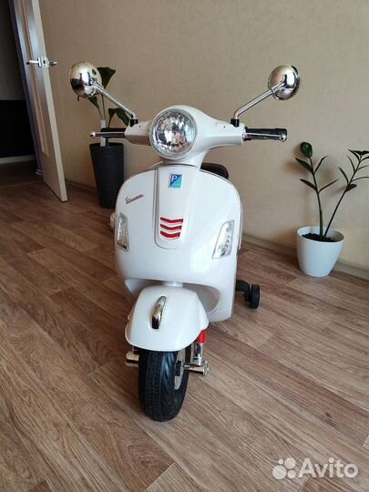 Детский электромотоцикл Weikesi Vespa GTS super