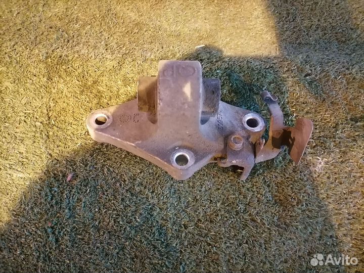 Кронштейн опоры двс задний 11332JA00A Nissan Teana