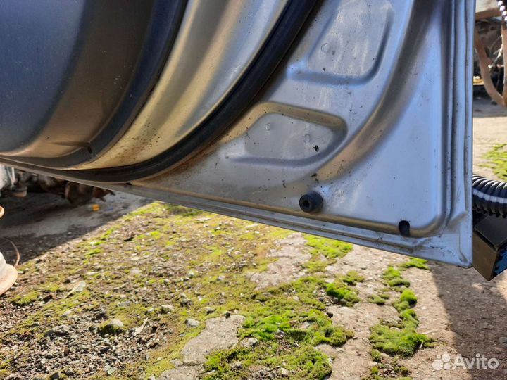 Дверь передняя правая Toyota avensis 1 t220