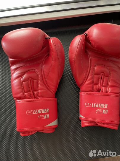 Боксерские перчатки 10 oz clinch