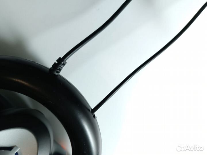 Руль игровой sven GC-W500 педали, вибро, скоба, ле