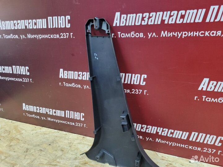 Обшивка средней стойки правая Renault Logan