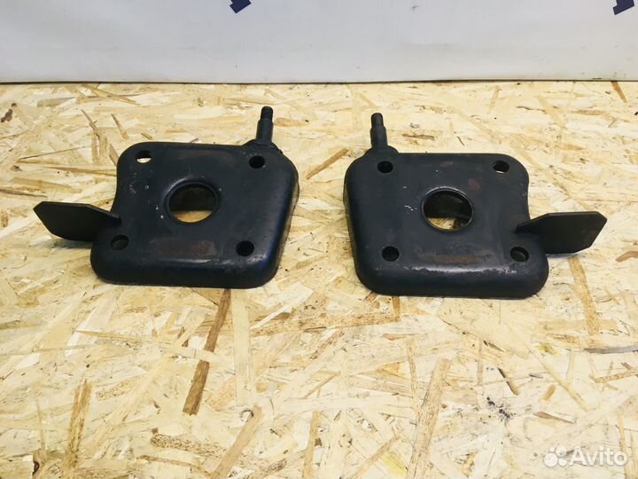 Чашки задних пружин Nissan Cedric Gloria WY30