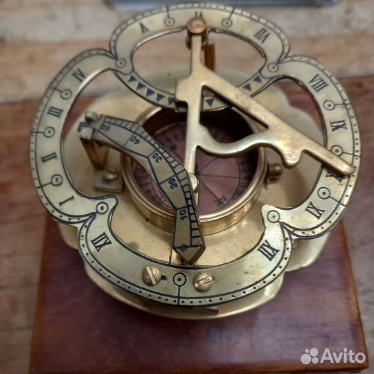 Компас Солнечные часы