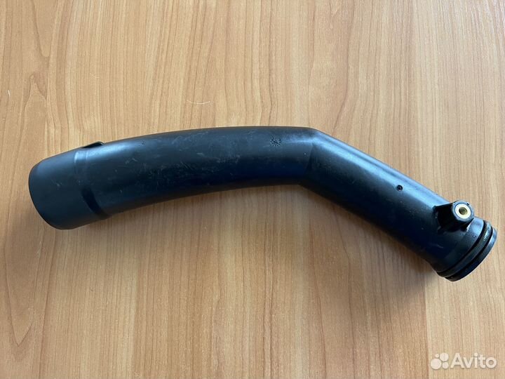 Патрубок интеркулера A2740980207 мерседес