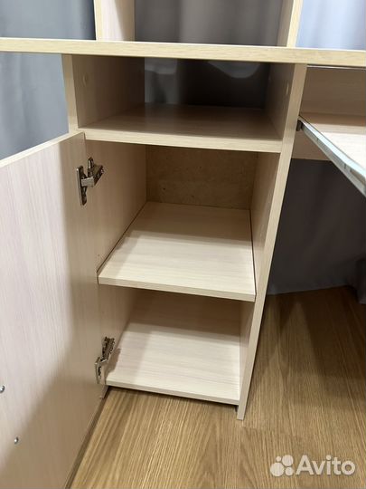 Письменный компьютерный стол