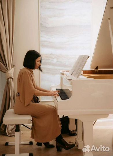 Пианистка (пианист на мероприятие)