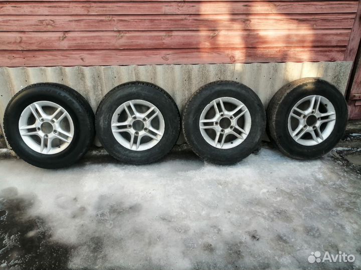 Bridgestone Dueler H/T 685 205/75 R16 19D