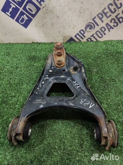 Рычаг подвески передний левый Renault Symbol седан