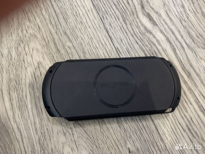 Psp 3008 нет зарядки диск и чехол в подарок