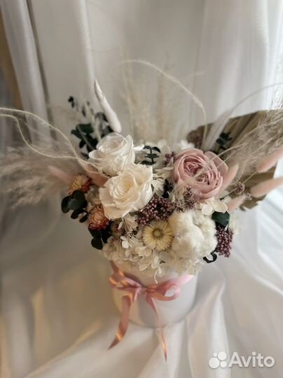 Композиция в шляпной коробке