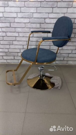 Парикмахерское кресло